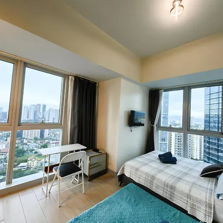 2Br In Uptown Parksuites Bgc With Balcony And Bathtub